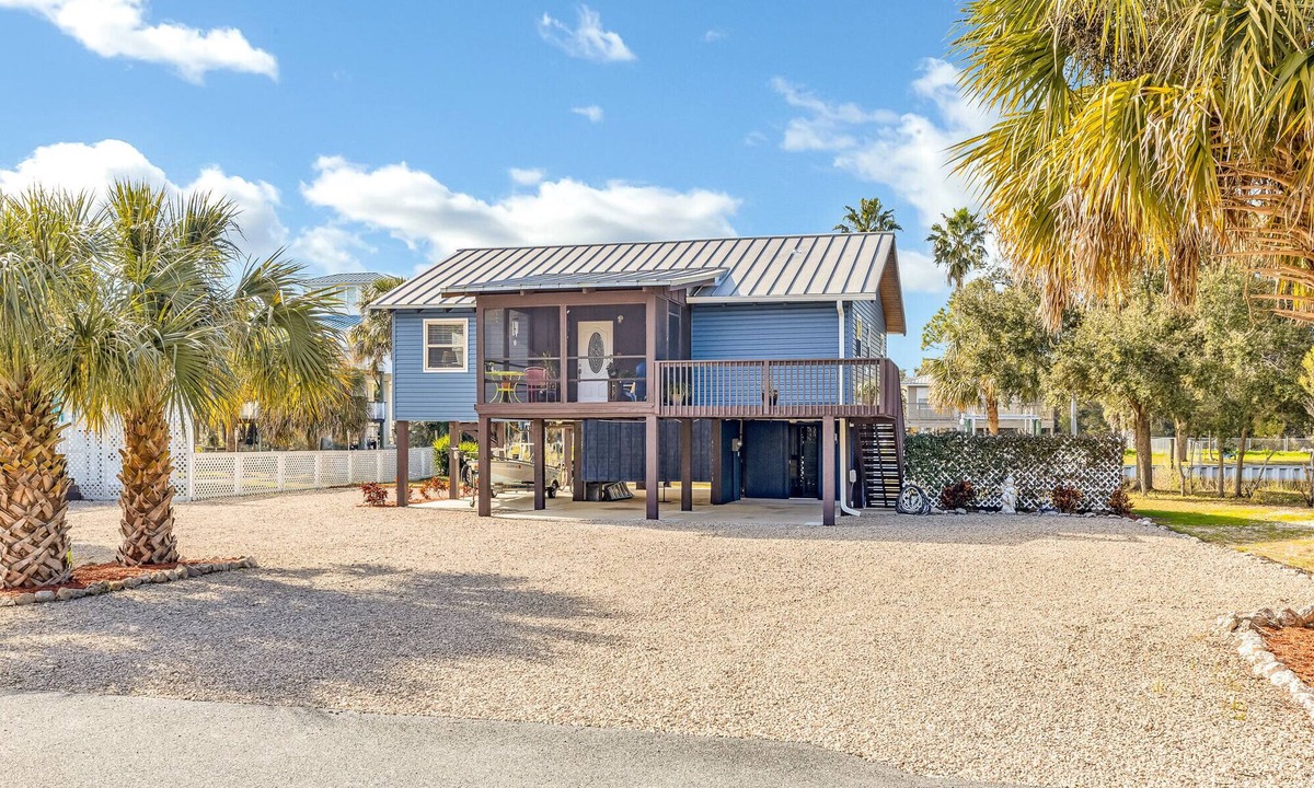 Panacea House | Coastal Getaway on canal-steps to the beach