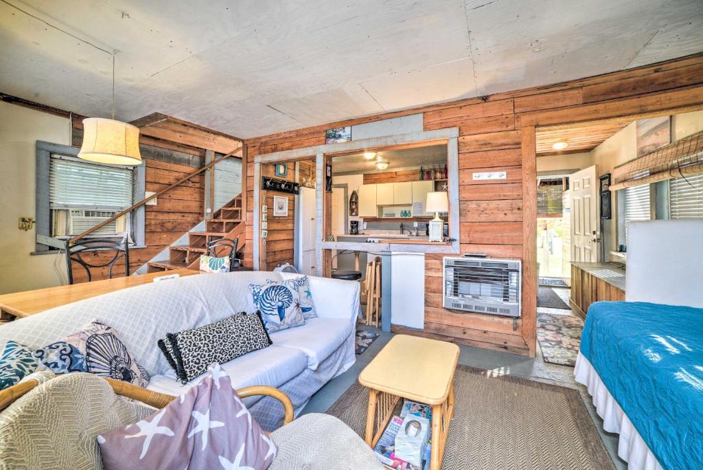 Salem House | Coastal Perry Cottage about 2 Mi to Boat Ramp!