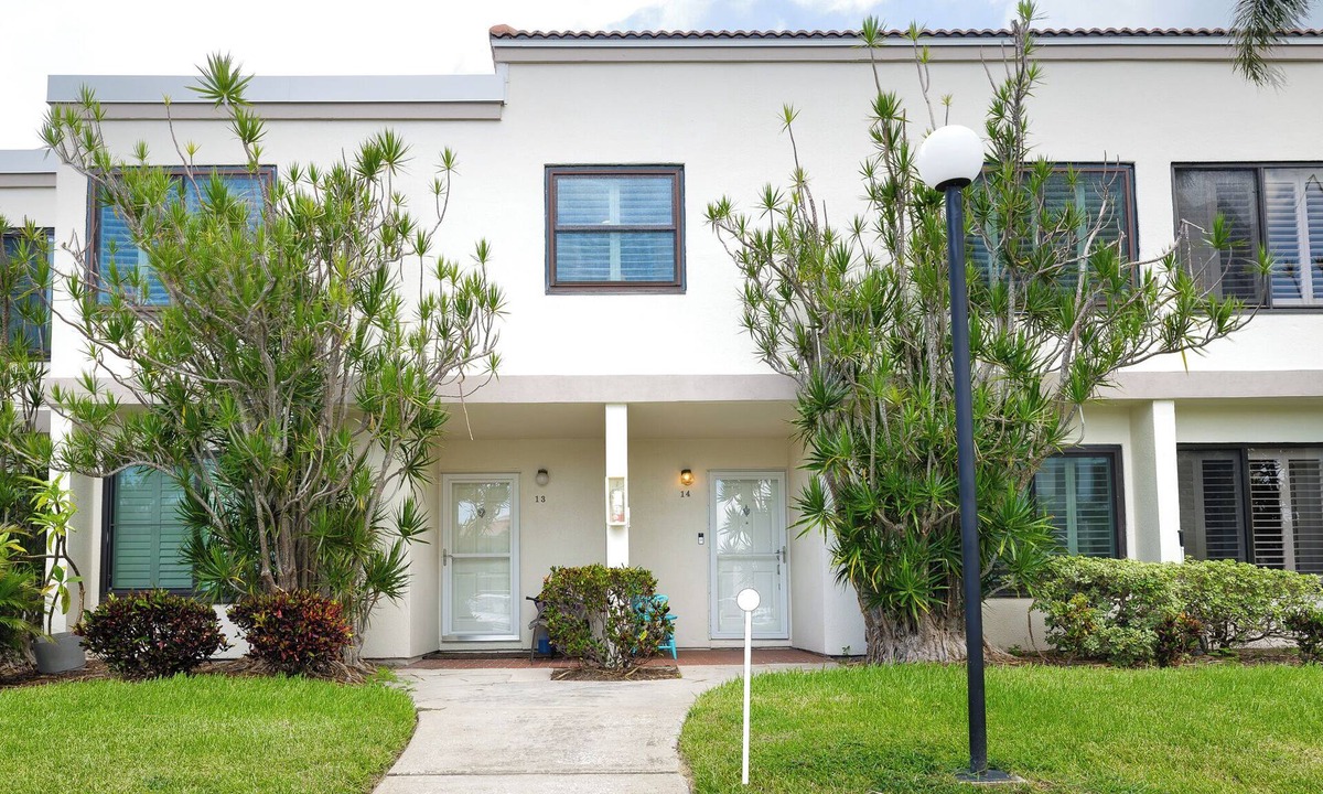 Isla del Sol House | Coastal Waterfront Retreat, Minutes to Beach