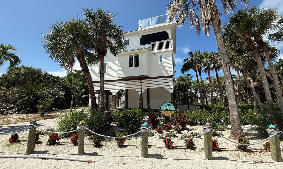 Jose's Hideaway House | Coconut Castaway-Ocean Views, Golf Cart, Club Pool, Walk to Beach