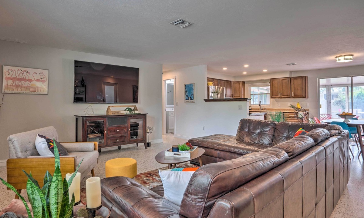 Villas House | Colorful Fort Myers Home w/Sunroom & Patio!