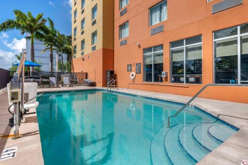 Dania Beach Hotel | Comfort Suites Fort Lauderdale Airport South & Cruise Port