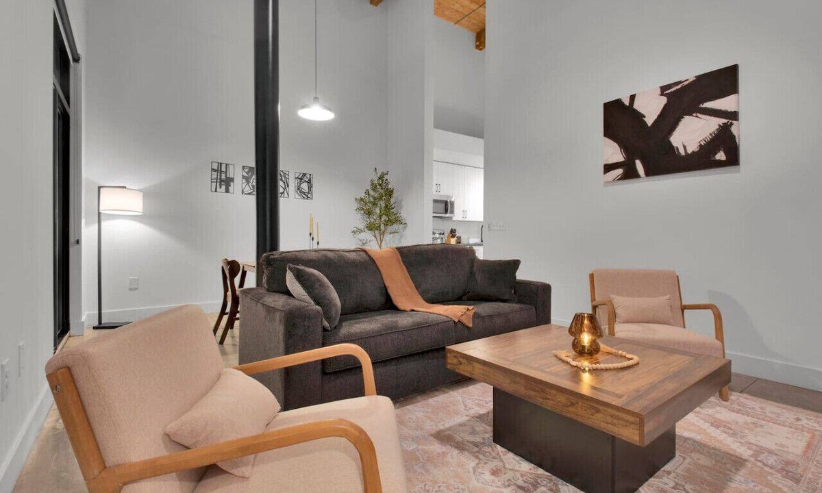 Judson Apartment | Comfortable 2BD | Pool & Gym Near DT GVL!
