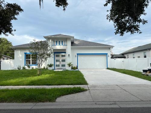 Winter Garden House | Comfortable Private Rooms Near Orlando's Top Attractions