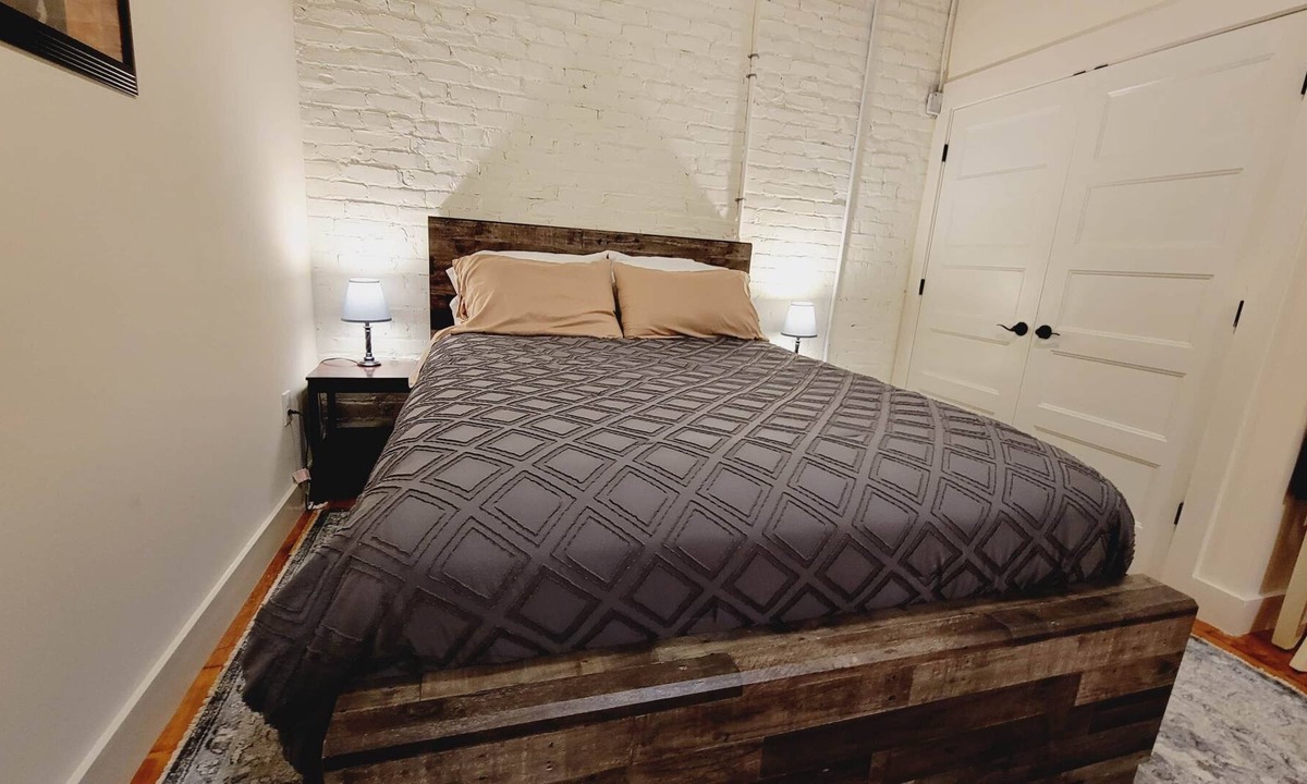 Central Business District Apartment | Comfortable Studio Loft in Historic Building