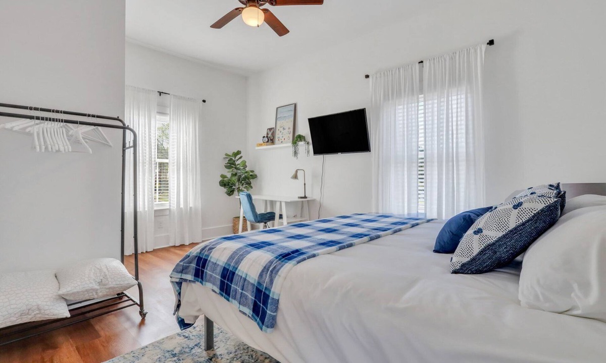 Thomas Square Apartment | Comfy 3-Bedroom Unit to Stay Between Adventures!