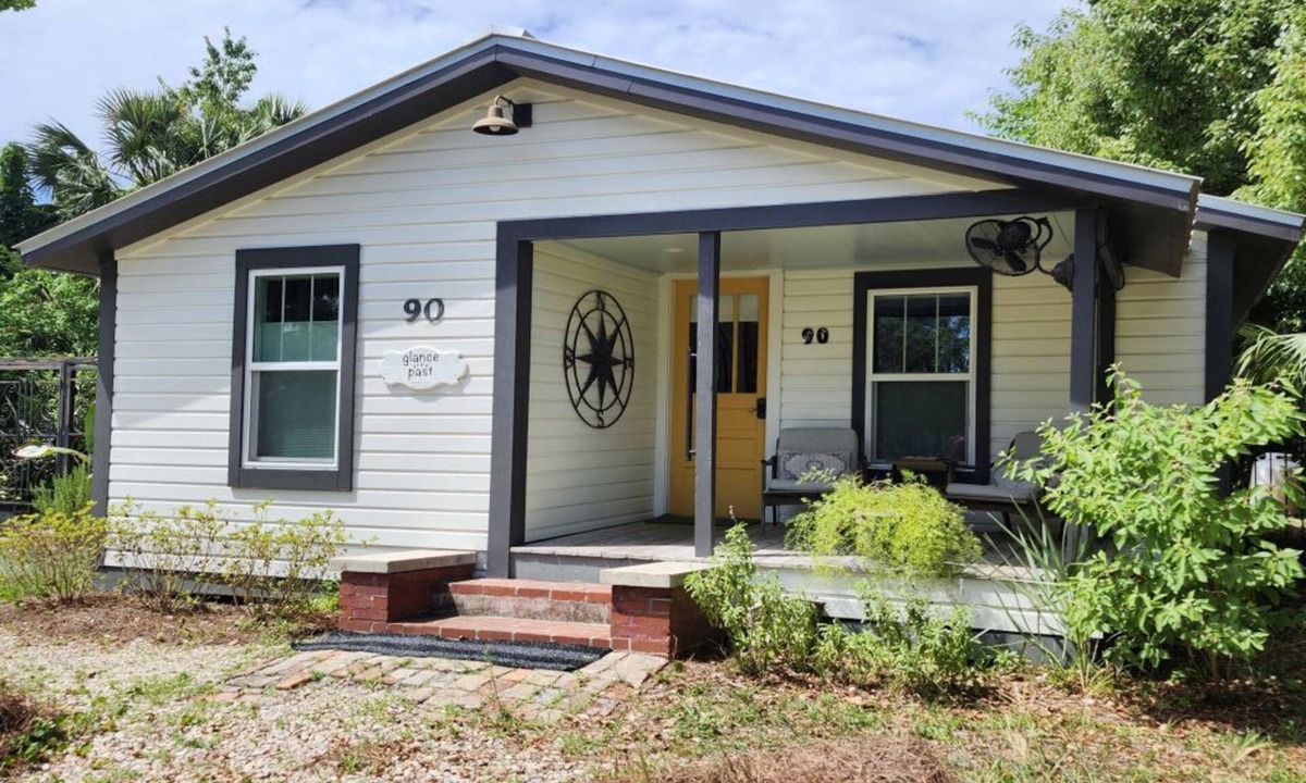 Historic Downtown Apalachicola Cottage | Comfy Cottage in Apalachicola; Easy Walk to Downtown!