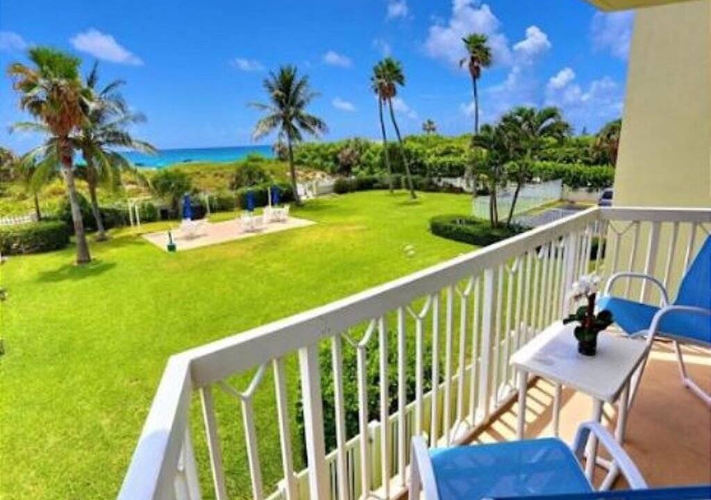 Palm Beach Shores Condo | Condo ∙ 2 bedrooms ∙ 5 guests