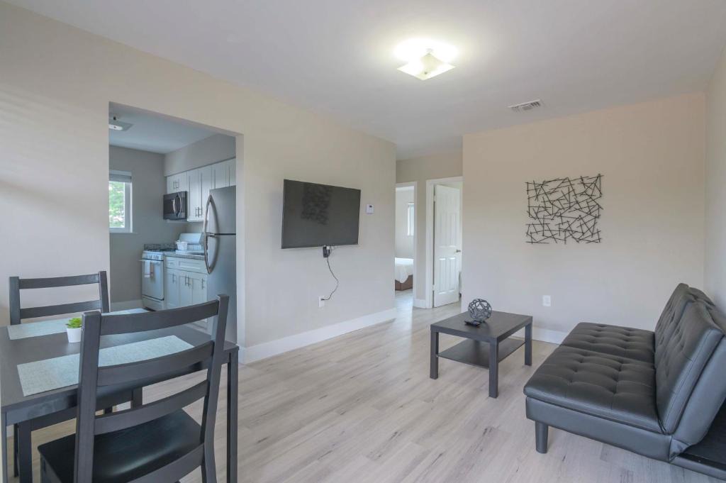 Midtown Apartment | Contemporary 2BR Apartment in Midtown-Wynwood