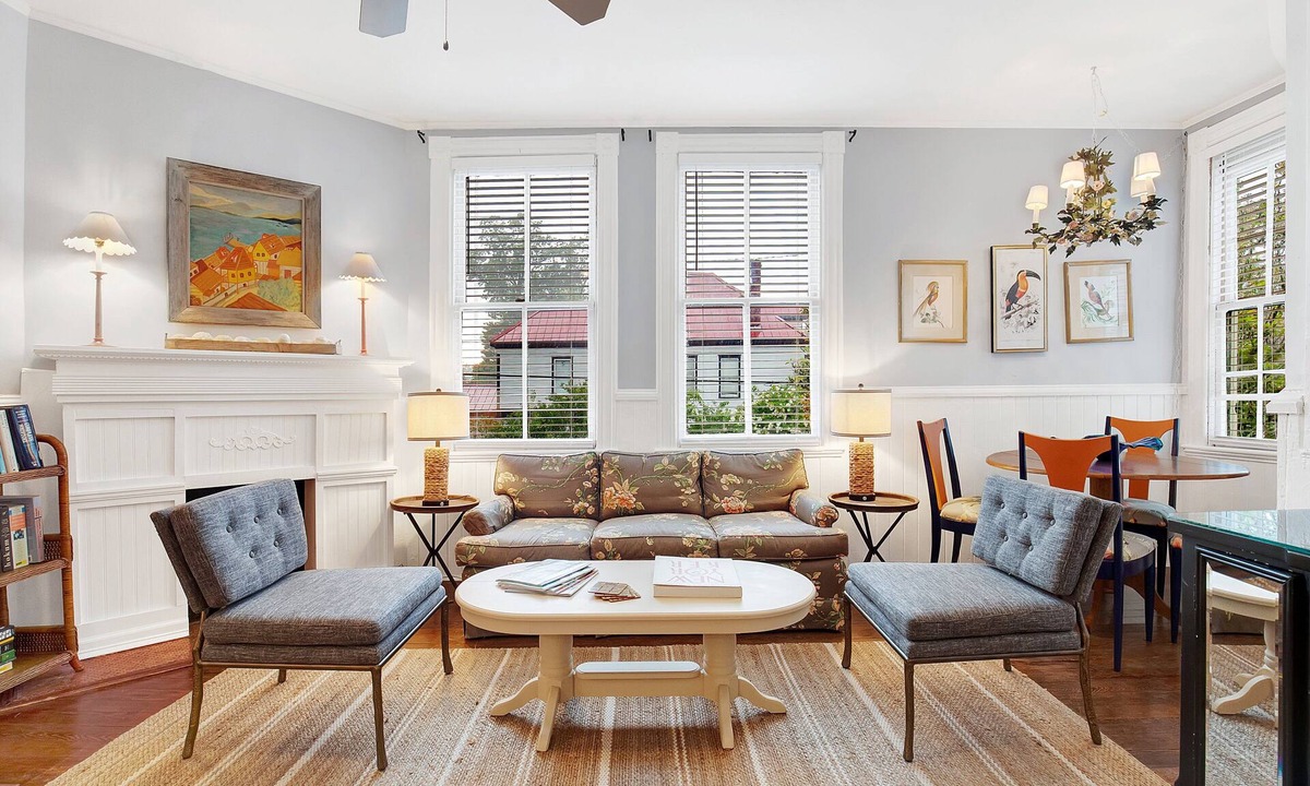 Dixon Park Condo | Contemporary and Cozy by the Park | Heated Pool Access