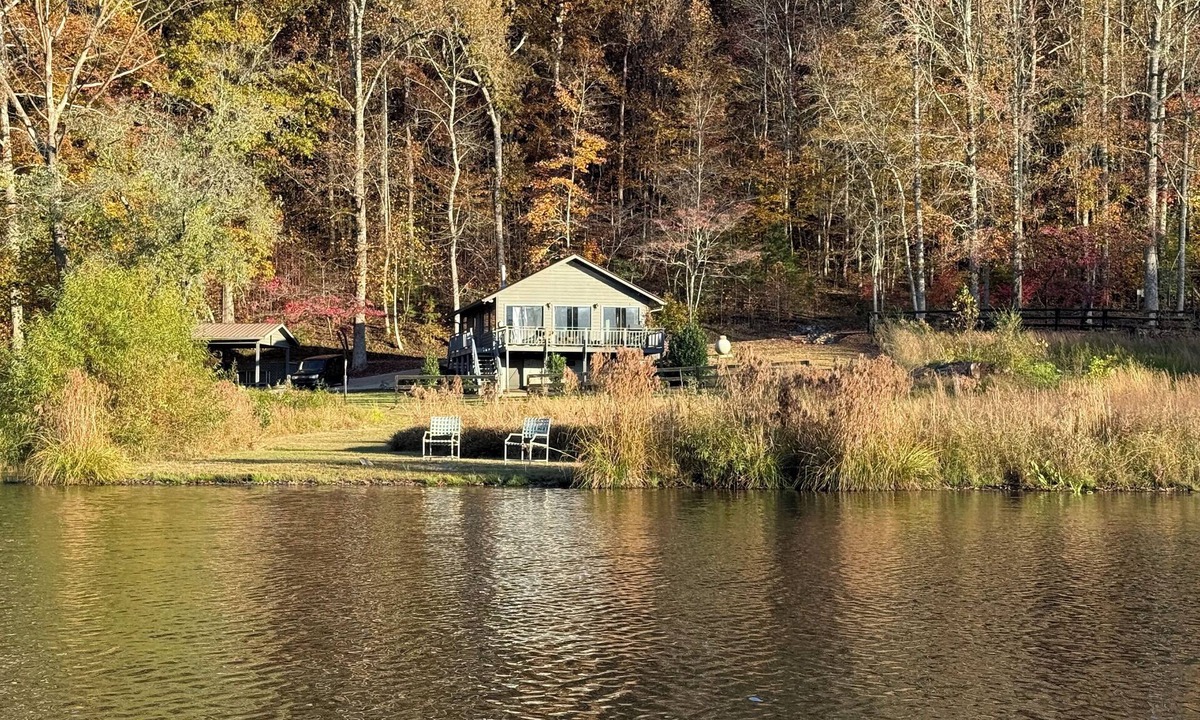 Helen Villa | Cool villa on private lake with breathtaking views and perfect sunsets
