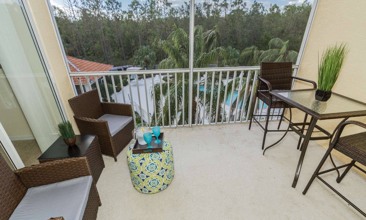 Ole Condo | Coral Falls 3rd flr. condo w/incredible pool views from private screened lanai (bldg. w/elevator)