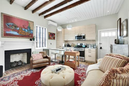 Wilmington Historic District House | Cottage On Front, Downtown free parking!