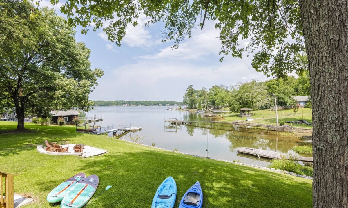 Leesville House | Couples Retreat - Hot Tub, Fire Pit, and Fireplace
