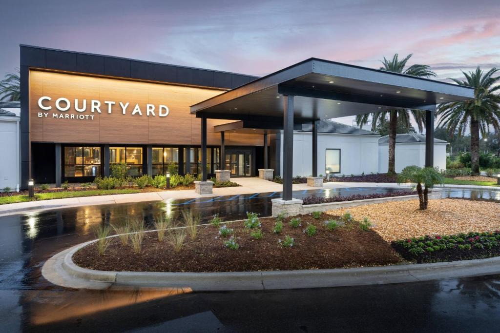 Hunt Club Hotel | Courtyard by Marriott West Palm Beach