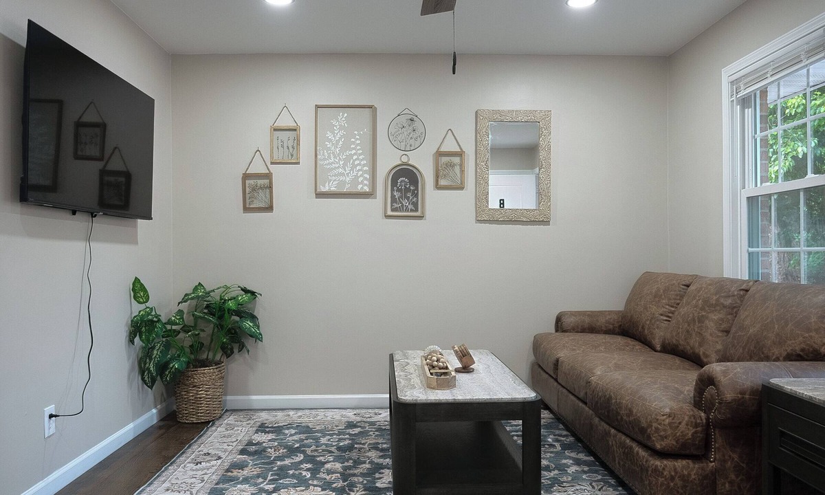 Westerwood Apartment | Cozy 1-bedroom apartment in downtown Greensboro unit B