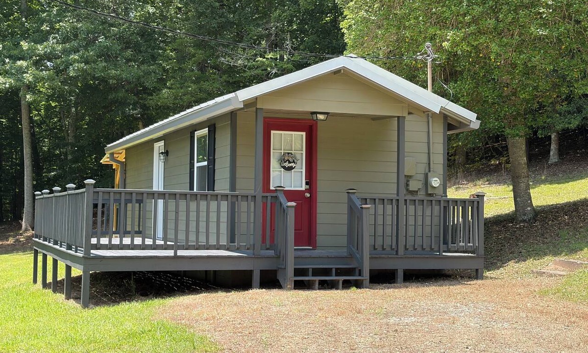 Murphy House | Cozy 1-bedroom house in beautiful Murphy with AC