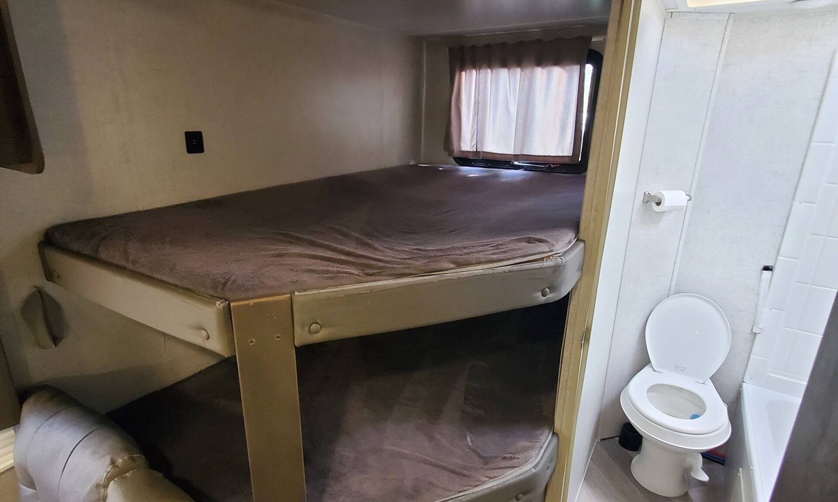 Lutz House | Cozy 2-bedroom RV in charming Lutz with AC, WiFi on an acre of property