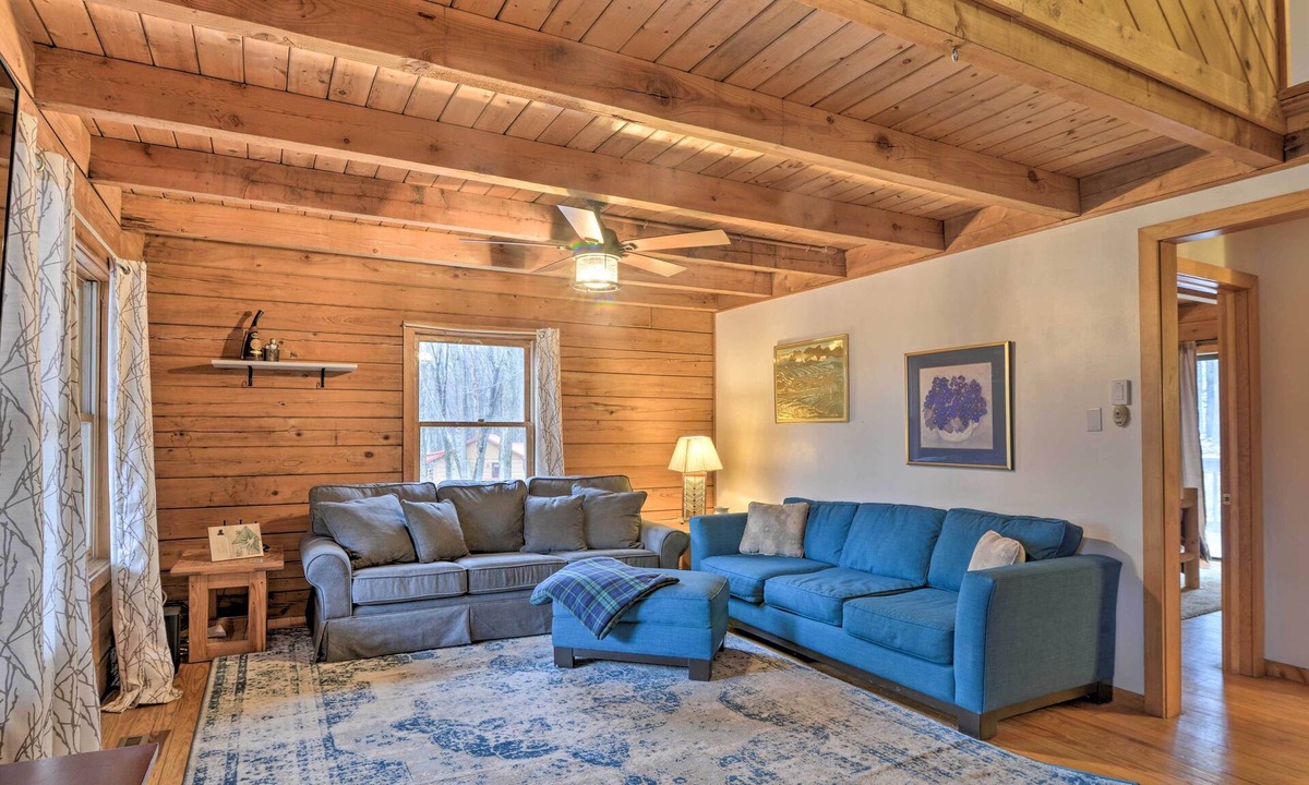 Alpine Lake Cabin | Cozy Alpine Lake Cabin w/Pool & Lake Access!