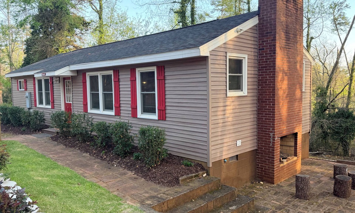 Easley House | Cozy and Quaint Pinewood Cottage at Saluda River Farms