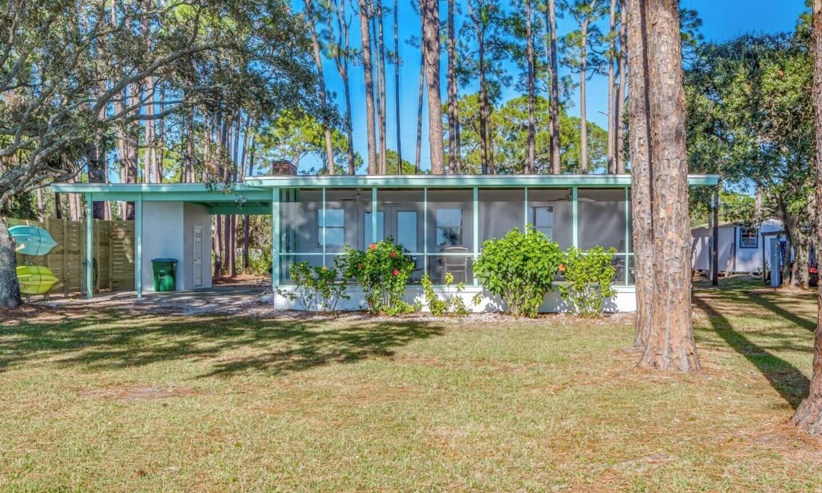Panacea House | Cozy bayfront farmhouse!