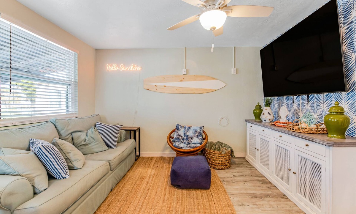 Sunny Shores House | Cozy beach house - 5 min walk to the beach (Pet-Friendly!)