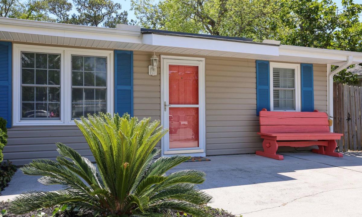 Tranquil Harbour House | Cozy Beach House - Just minutes from the beach! Pet Friendly!