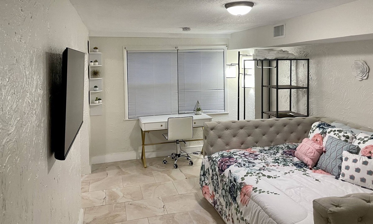 Crescent Lake Apartment | Cozy boho studio near Downtown St Pete