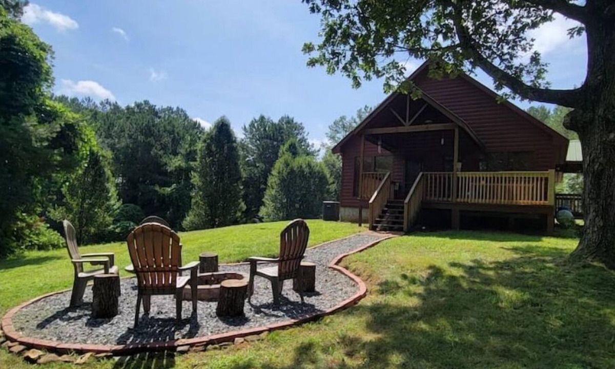 Copperhill Cabin | Cozy Cabin at Copperhill, Tn. Fire Pit, Hot Tub, Nature Trails.WOW
