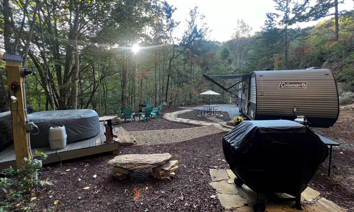Whittier RV Rental | Cozy Camper in Charming Whittier with Heat & AC