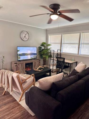 Tallahassee House | Cozy Charm Retreat 2BR 1BA Home in Tallahassee