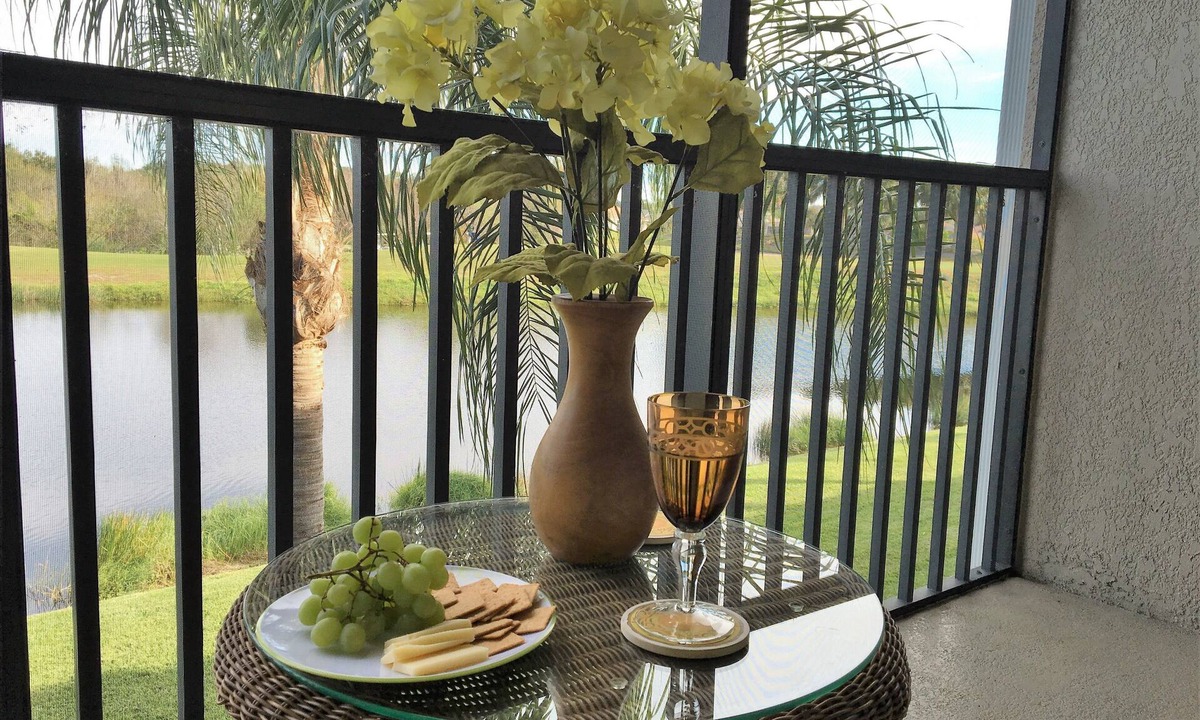 Braden River Condo | Cozy Condo w/Cathedral Ceilings