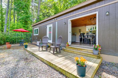 Blairsville Apartment | Cozy + Convenient Blairsville Cabin w/Deck!