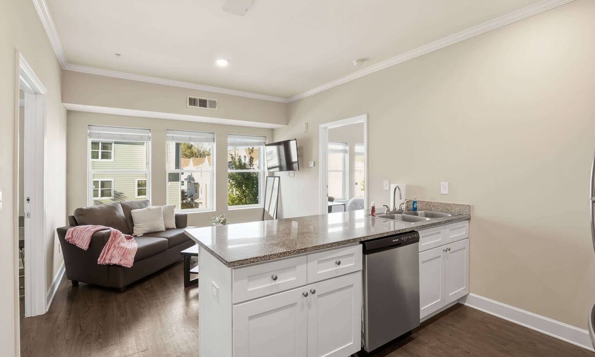 Central Apartment | Cozy-Cool Escape | Walk to Park & Near Dining
