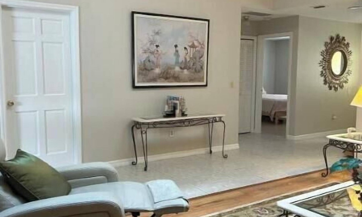 Palm Harbor House | Cozy coral