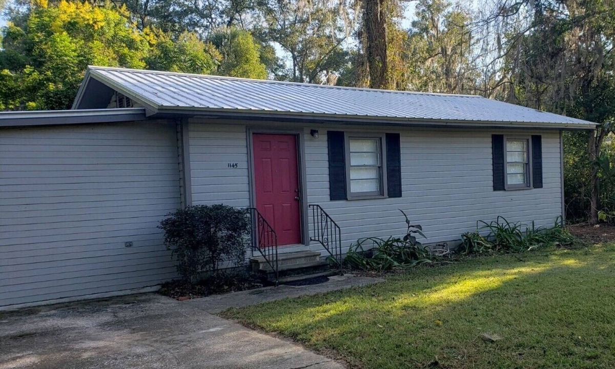 Monticello House | Cozy Cottage surrounded by antebelllum homes close to downtown.