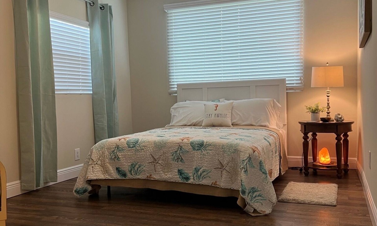 Town Of Blake House | Cozy Daybreak Home in Daytona Beach - Near it all!