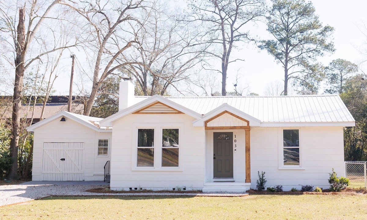 Dothan House | Cozy Historic District Cottage