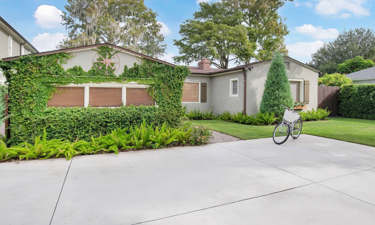 Rose Isle Cottage | Cozy lakeside cottage in the heart of Orlando.