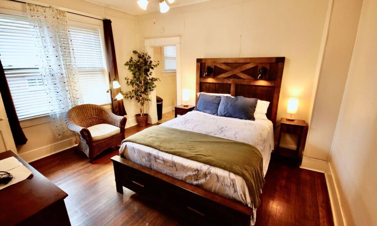 Lenox House | Cozy midtown Walkable hotspots