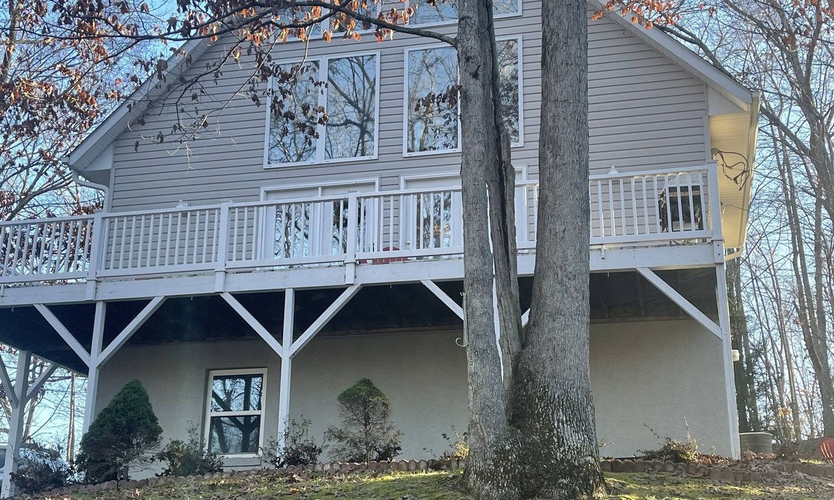 Franklin House | Cozy Mountain Cabin Perfect for Families and Pets