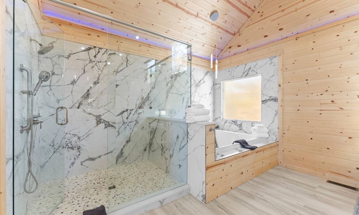 Cleveland House | Cozy Mountain Haven: Luxe Cabin Retreat for Couples & Pups