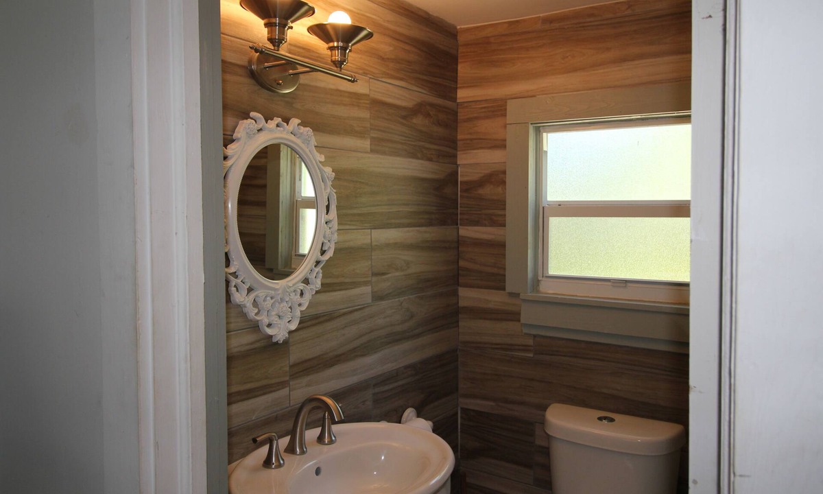 Fort Pierce North Cottage | Cozy One Bedroom Cottage on The Indian River Lagoon "Old Florida Charm"