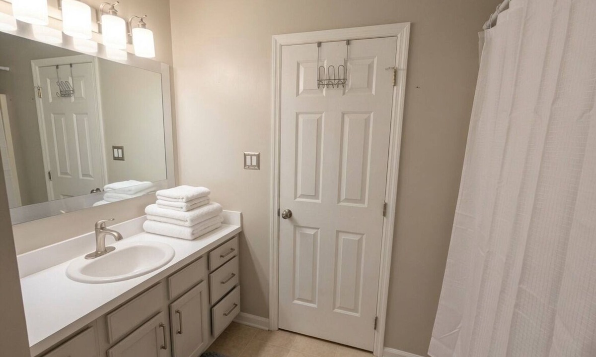 South View House | Cozy Pet Friendly Home in Hope Mills