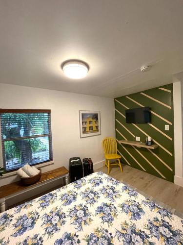Coral Way House | Cozy Room in the Heart of Little Havana