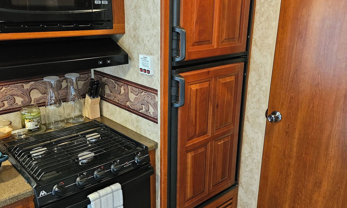 Vinemont House | Cozy RV with WiFi and AC in charming Vinemont, minutes from Cullman.