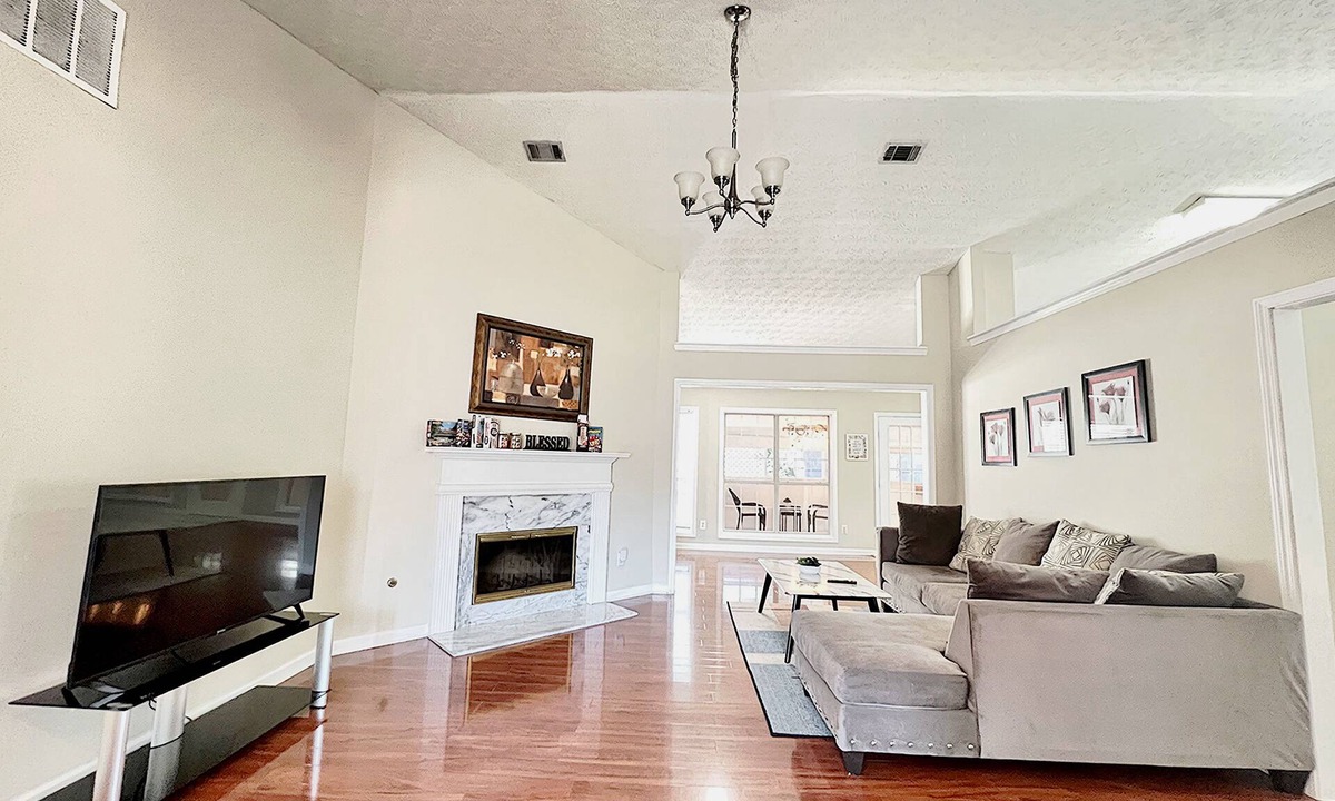 Duluth House | Cozy & Spacious 4 BR/3 Bath Sweet Home in Duluth