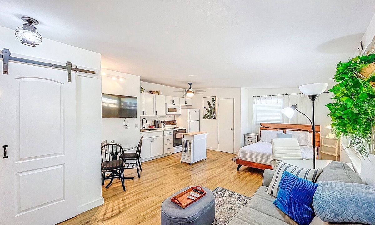 Dunedin Apartment | Cozy studio in fantastic Dunedin with refreshing AC