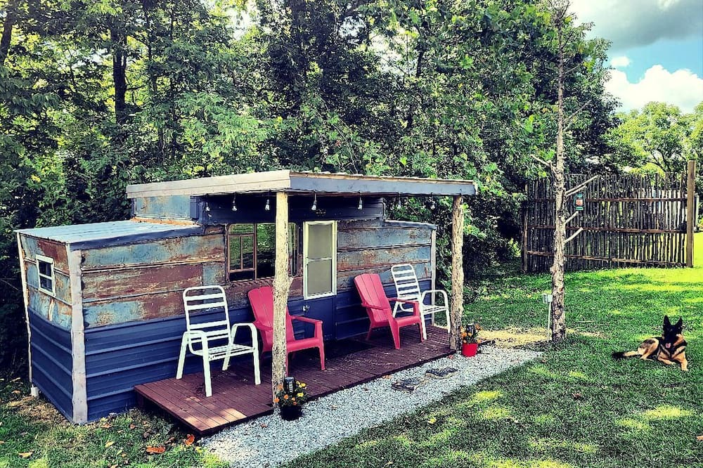 Jonesville Cabin | Cozy Tiny House on Working Farm, for Fun Glamping Trips in Kentucky