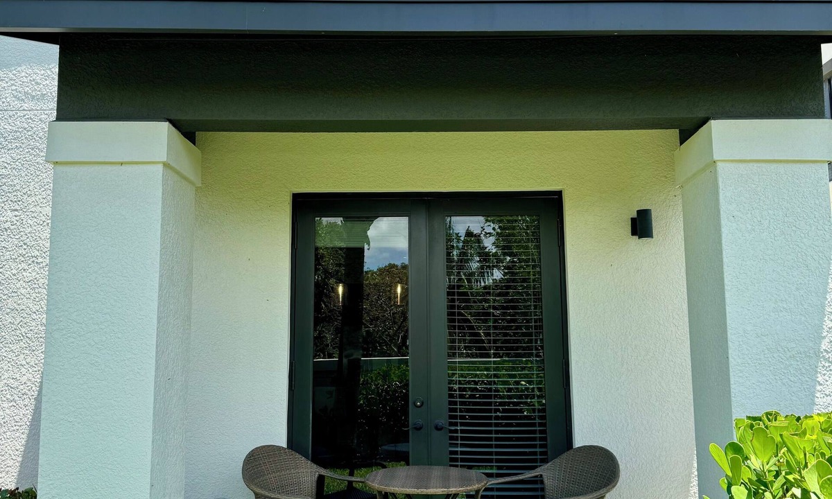Juno Beach House | Cozy Townhome in Paradise , 5 mins to the beach.